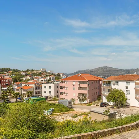 Apartment Amazing In Okrug Gornji