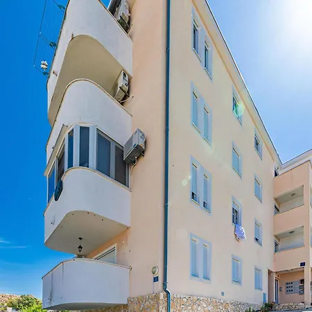 Apartment Amazing In Okrug Gornji *