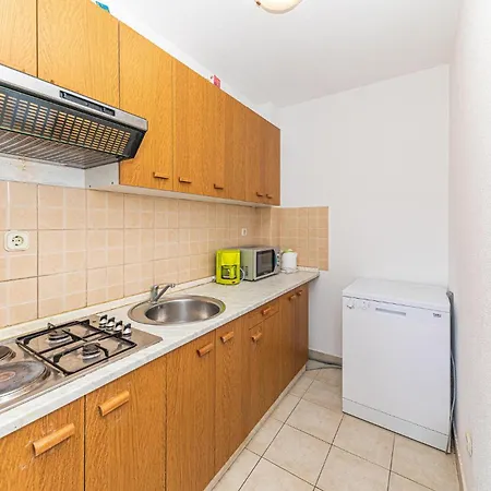 Apartment Amazing In Okrug Gornji Trogir