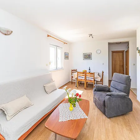 Apartment Amazing In Okrug Gornji *