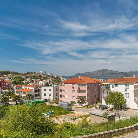 Apartment Amazing In Okrug Gornji